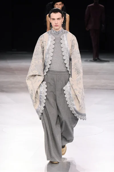 Look 49